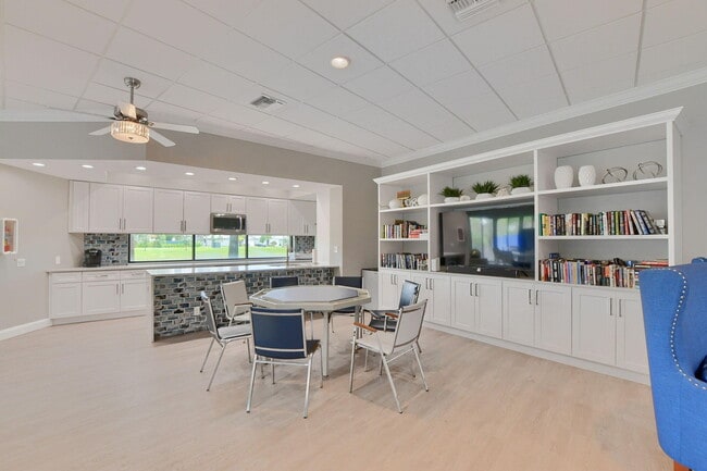 Building Photo - 7370 S Oriole Blvd