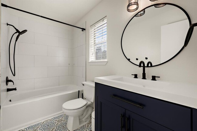 Building Photo - 3817 Tailfeather Dr
