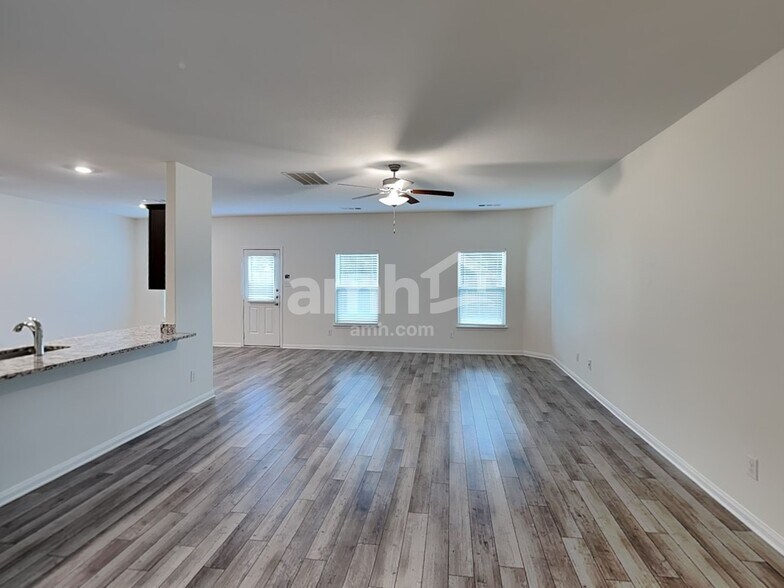 Building Photo - 1102 Treeta Trail