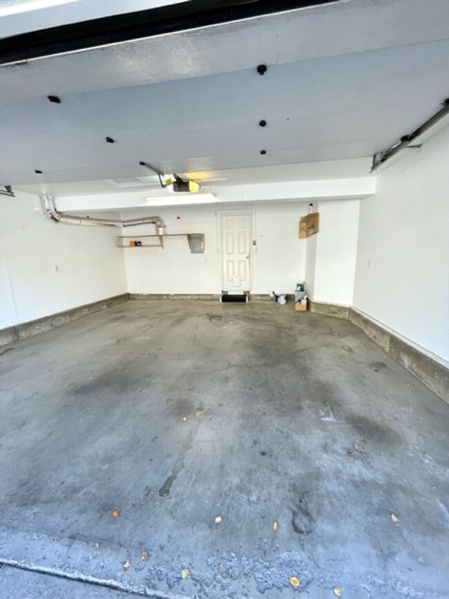 Building Photo - Water/Sewer/Garbage and landscaping includ...