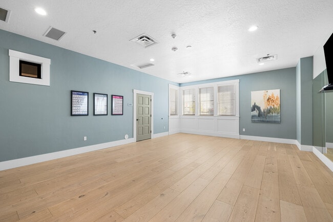 Building Photo - 6288 N Vicenza Ln