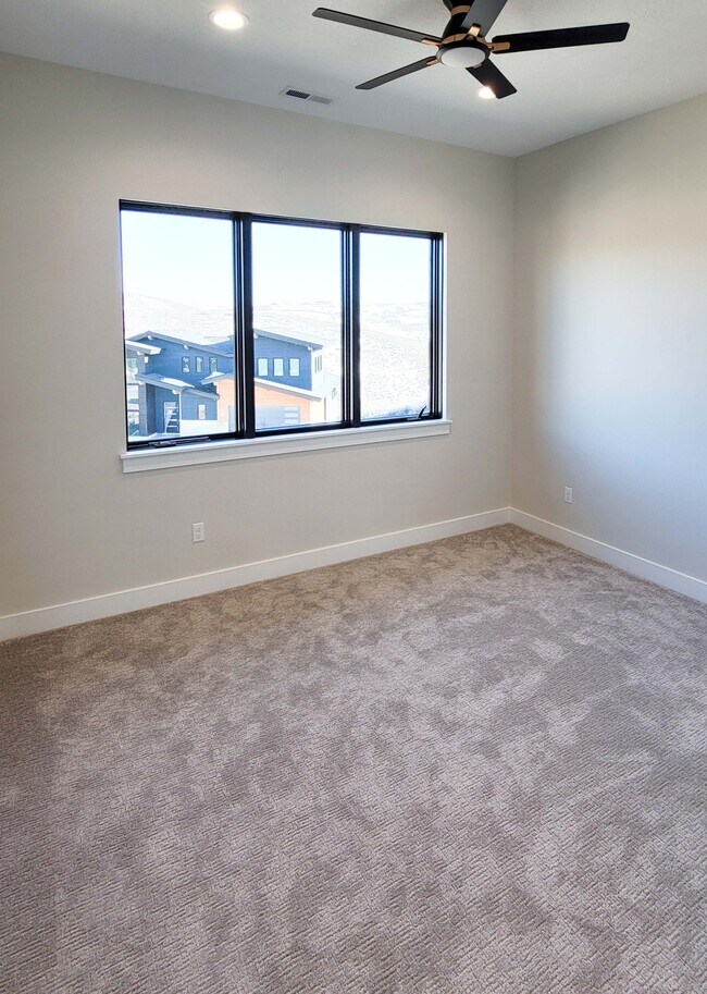 Building Photo - 1303 E Lasso Trail