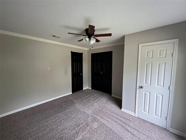 Building Photo - 2115 Redcliff Dr