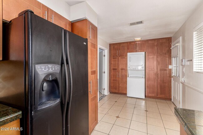 Building Photo - 1887 E Palmcroft Dr