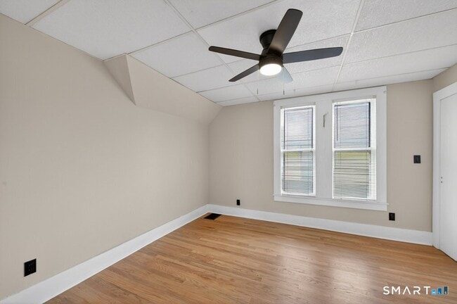 Building Photo - 164 W Main St