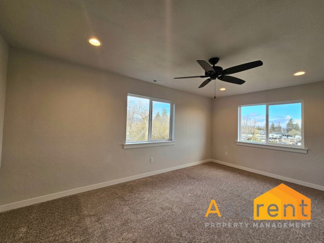 Building Photo - Newly Constructed 3 Bedroom, 2.5 bathroom SW Medford Home