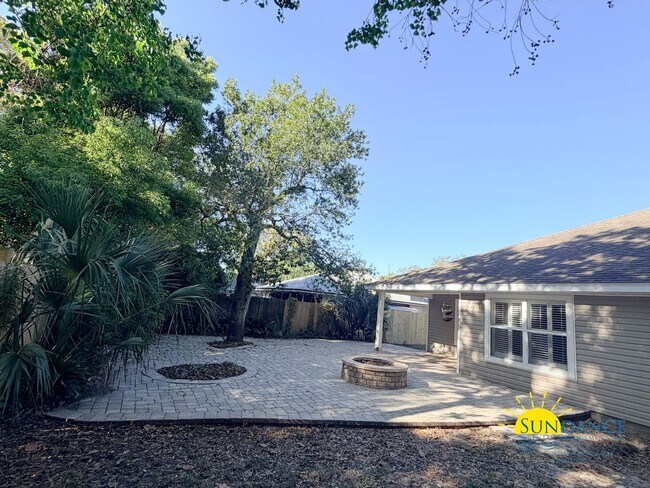 Building Photo - Charming 3-Bedroom Home in Elliott Point, Fort Walton Beach!