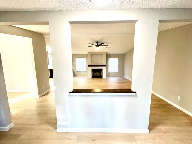 Building Photo - 128 Hall Dr S
