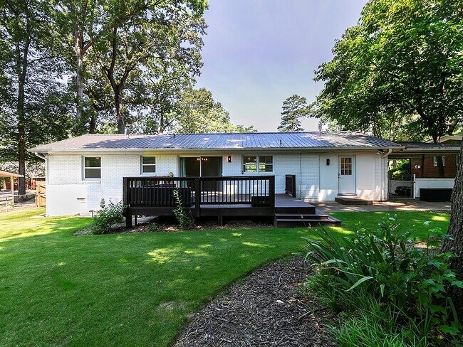 Building Photo - 3249 Howell Dr