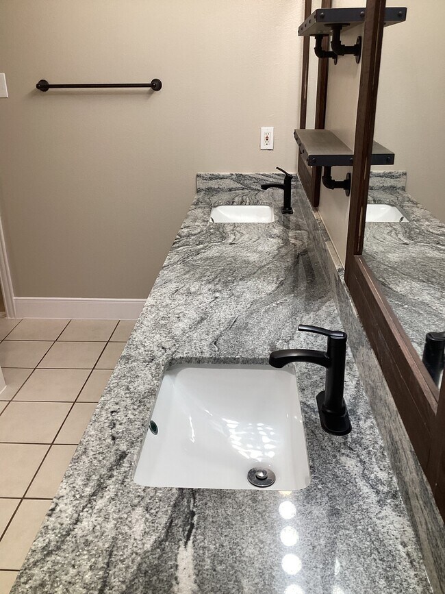 Building Photo - 17046 Clan MacIntosh Dr