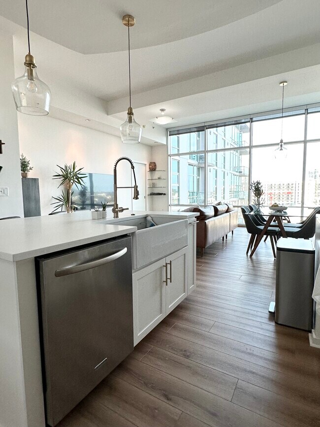 Building Photo - 700 12th Ave S