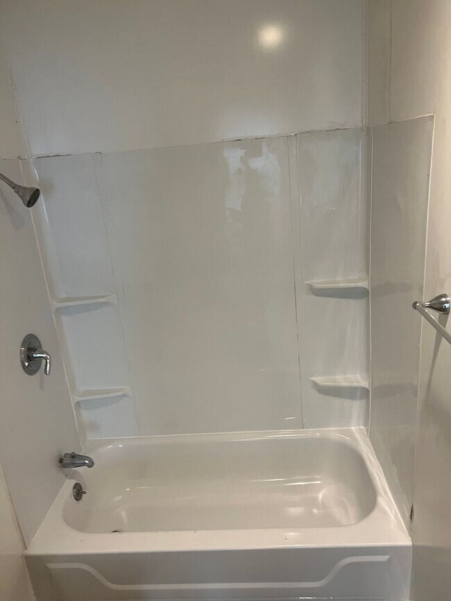 Building Photo - Remodeled 2 Bed 1 Bath House Available 4-15-2024