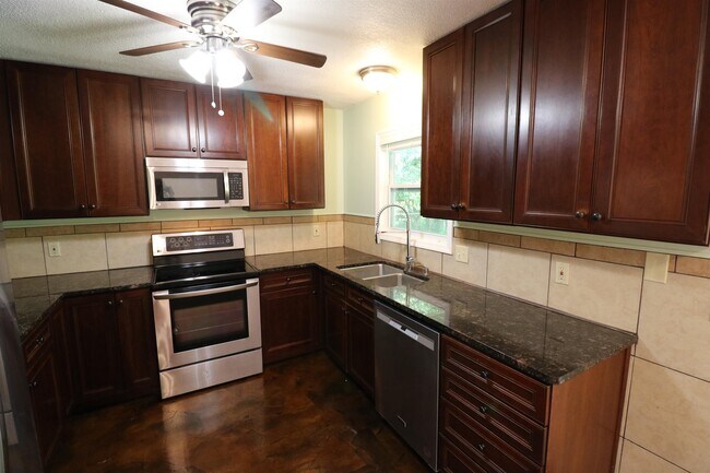 Building Photo - 4225 Oak Ln