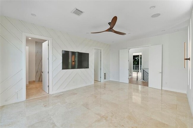 Building Photo - 3270 NE 15th St