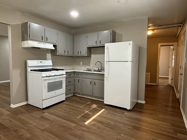 Building Photo - 2943 Hillside Ave