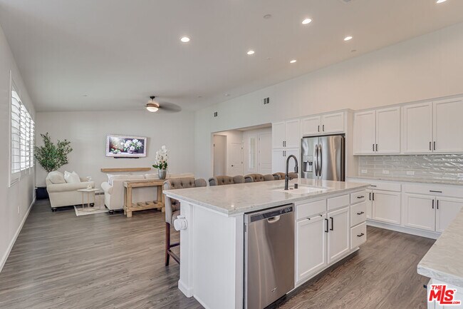 Building Photo - 14001 Barbon Beck Ave