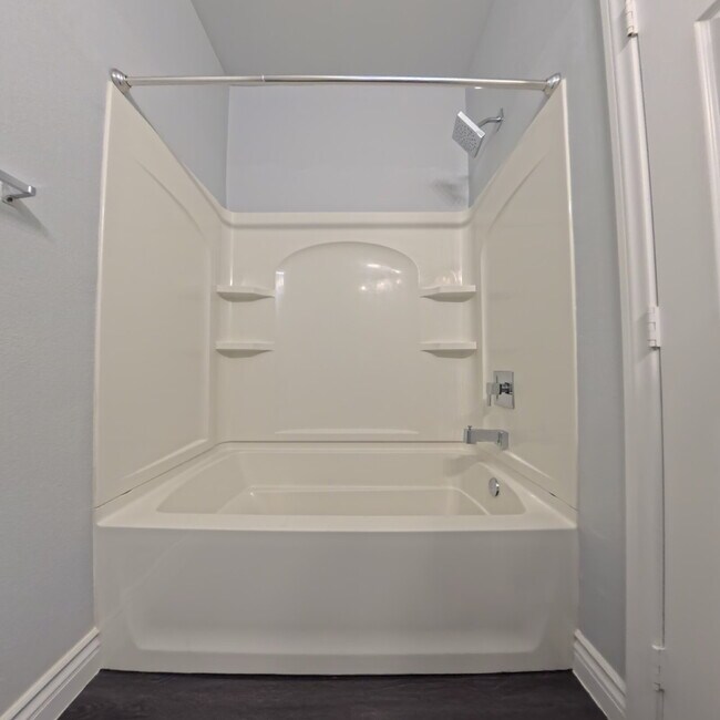 Building Photo - Spacious 2-bed 2-bath with Attached Car Garage at Tripoly!