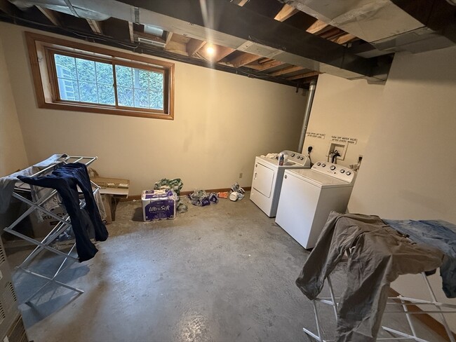 Building Photo - 22 High St