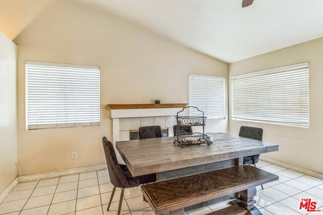 Building Photo - 2619 W Windhaven Dr