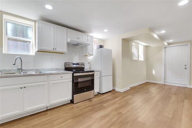 Building Photo - 998 Mayson Turner Rd NW