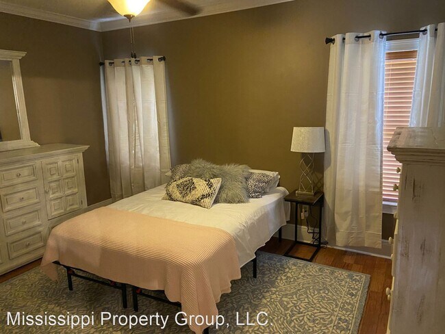 Building Photo - 3 br, 3 bath House - 107 Falls Grove Drive