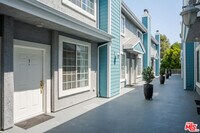 Building Photo - 13030 Moorpark St