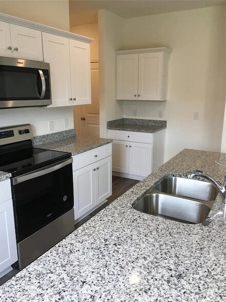Building Photo - 1661 Hossler Trl