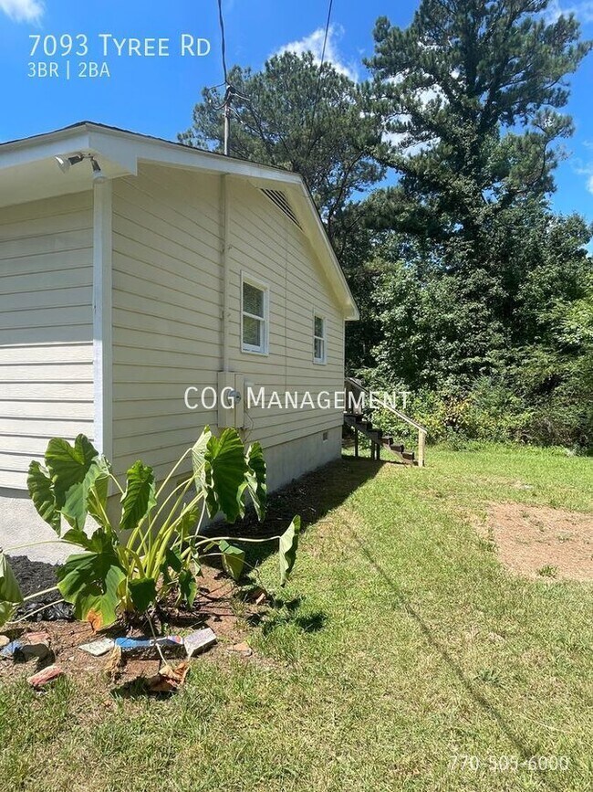 Beautiful 3 bedroom 2 bath home on a nice 7093 Tyree Rd Winston