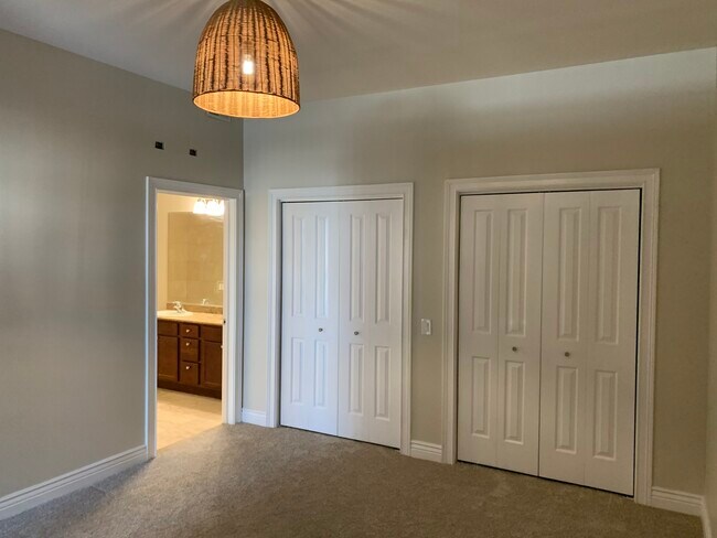 Building Photo - 3300 W Irving Park Rd