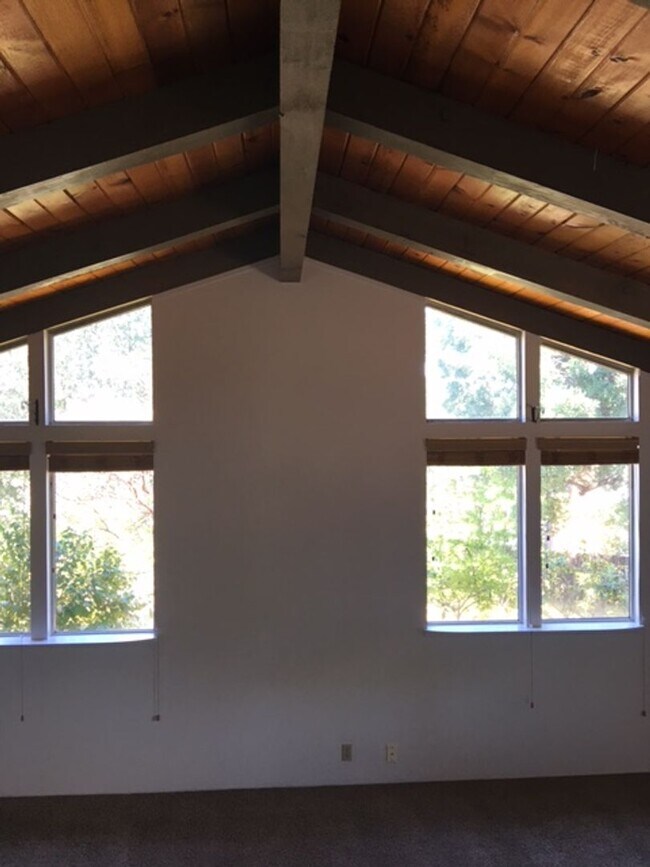 Building Photo - Downtown home with loft and exposed beam ceilings.