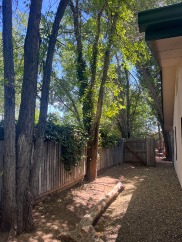 Building Photo - 878 Valley St