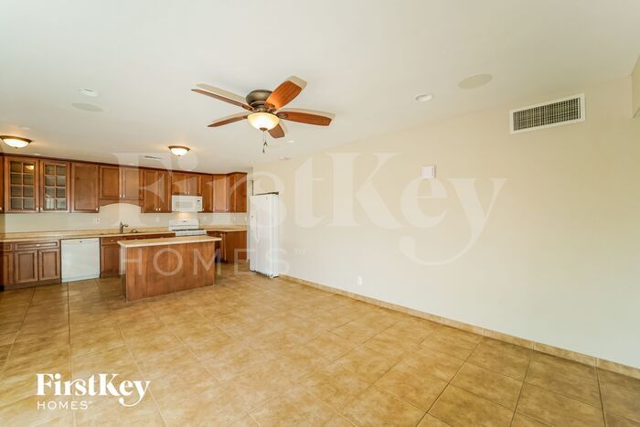 Building Photo - 518 S Lehigh Dr