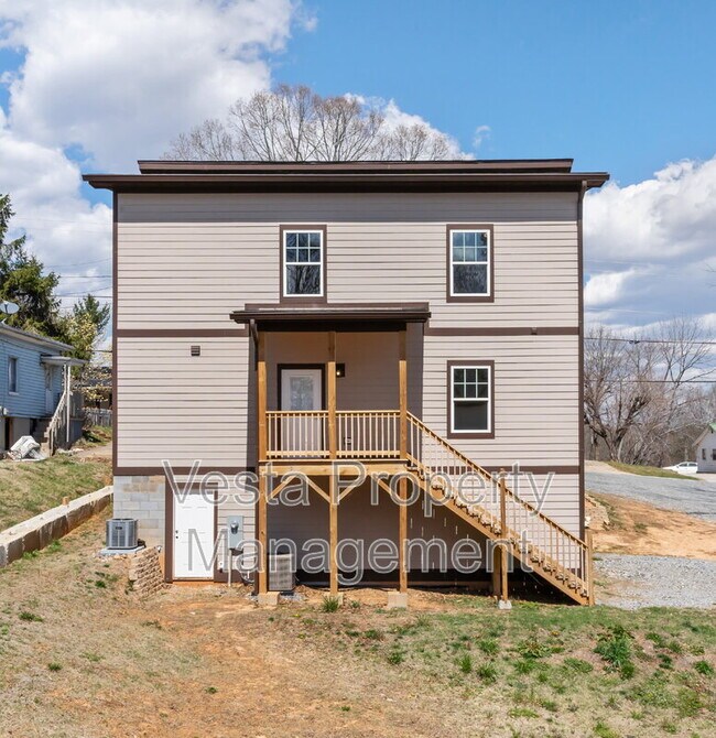 Building Photo - 514 Deaverview Rd