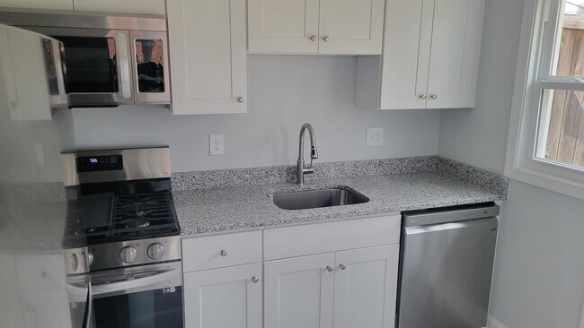 Building Photo - 8637 Hoerner Ave