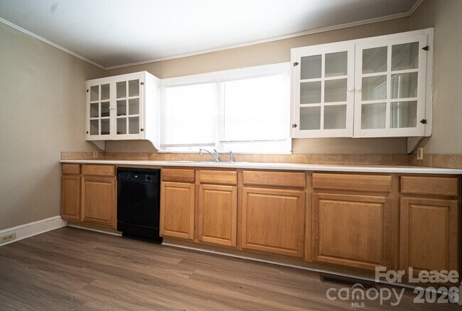 Building Photo - 908 S Juniper St