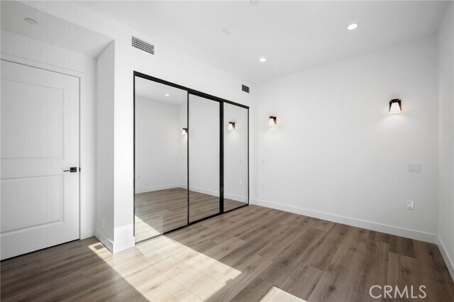 Building Photo - 10657 Moorpark St