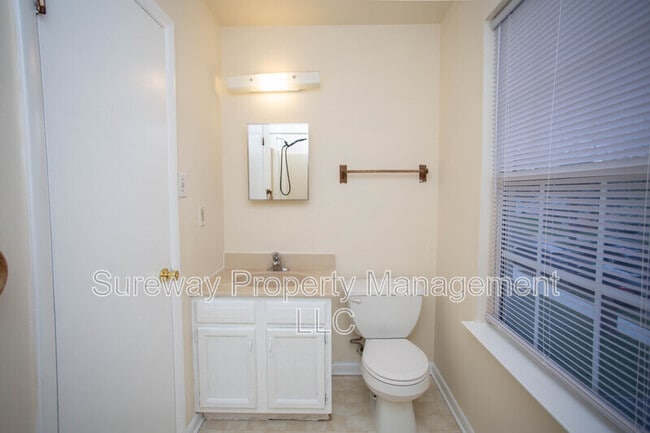 Building Photo - 5729 Irving Ave