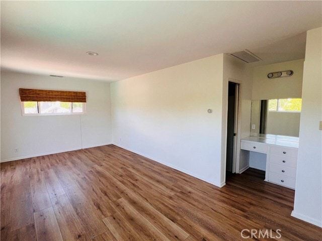 Building Photo - 6637 Balcom Ave