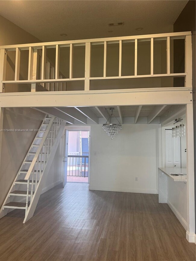 Building Photo - 9419 Fontainebleau Blvd