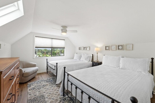 Building Photo - 22103 Lakeview Dr