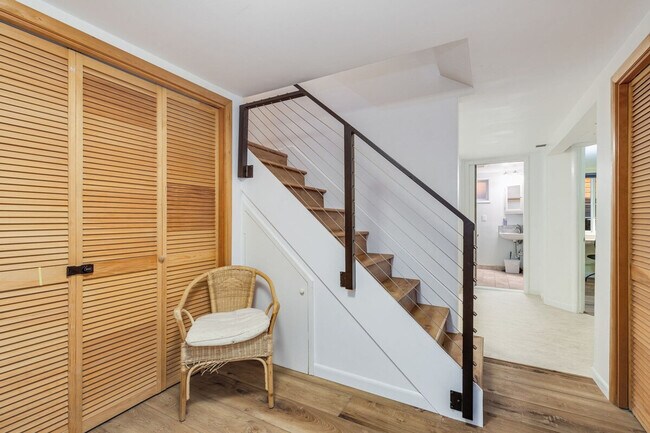 Building Photo - 3177 NE 84th St