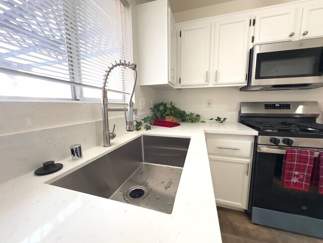 Building Photo - Beautiful SW Las Vegas Home. 3 Beds 3 Full...