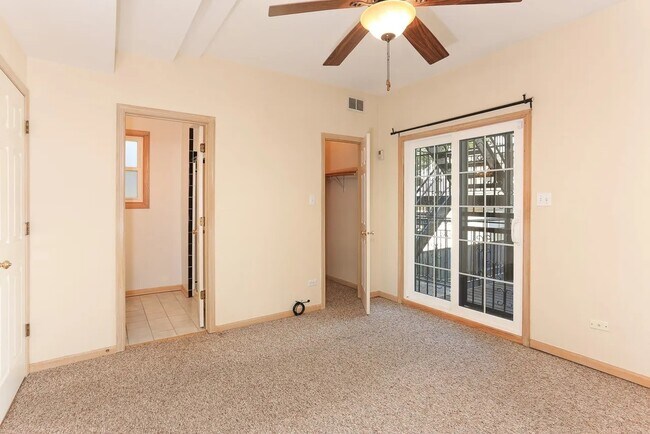 Building Photo - 1444 W Walton St