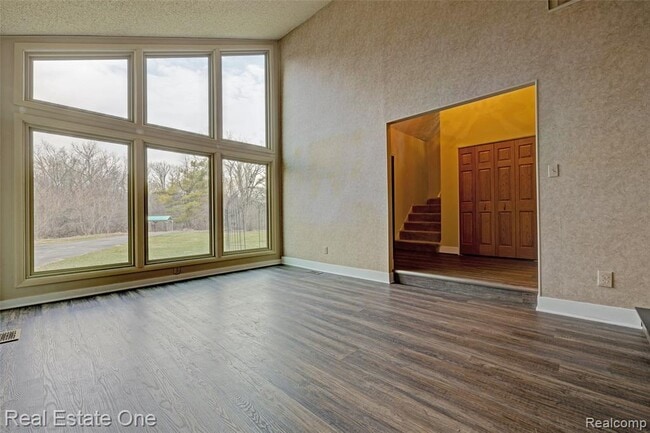 Building Photo - 5307 Metamora Rd