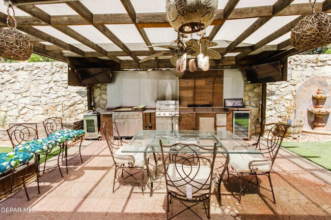 Building Photo - 3733 Tierra Campa Dr