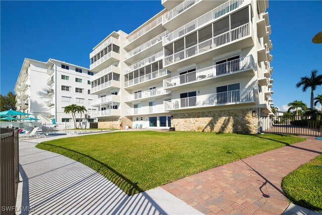 Building Photo - 1977 Gulf Shore Blvd N