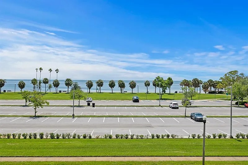 Building Photo - 1200 N Shore Dr NE