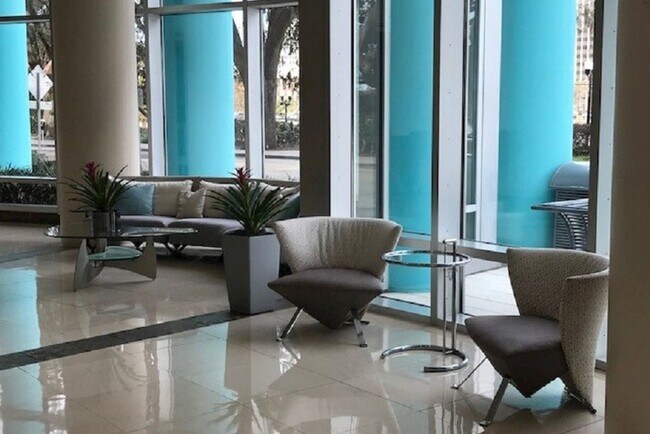 Building Photo - MOVE IN SPECIAL- Beautiful Newly Renovated 2/2 Condo at The Waverly on Lake Eola in Downtown Orlando