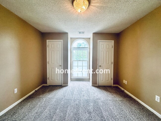 Building Photo - Beautifully Renovated Home in Olathe with a Finished Basement!