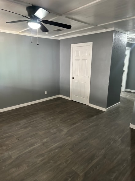 Building Photo - 311 Glamis Ave